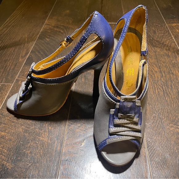 L.A.M.B. Ruffle Front Heels size 6.5 - Picture 2 of 6